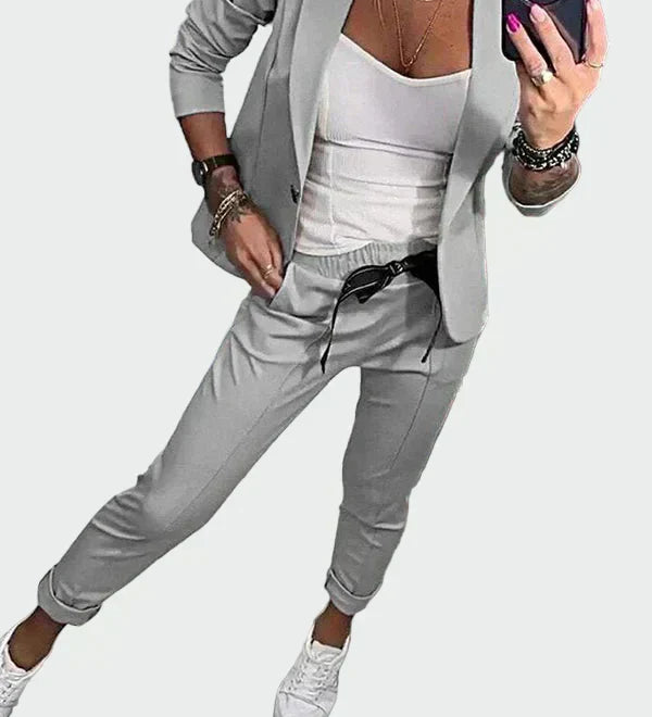 Leia | Išskirtinai elegantiškas dviejų dalių kostiumas
