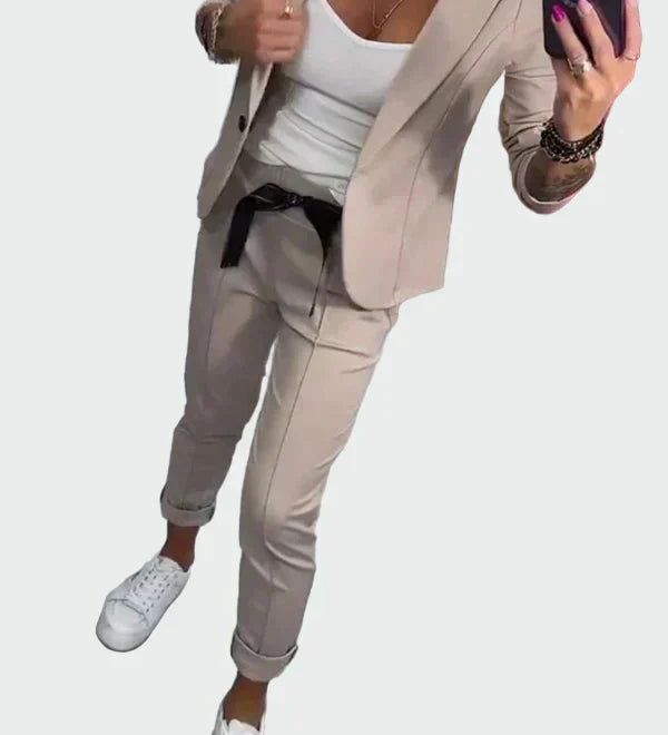 Leia | Išskirtinai elegantiškas dviejų dalių kostiumas